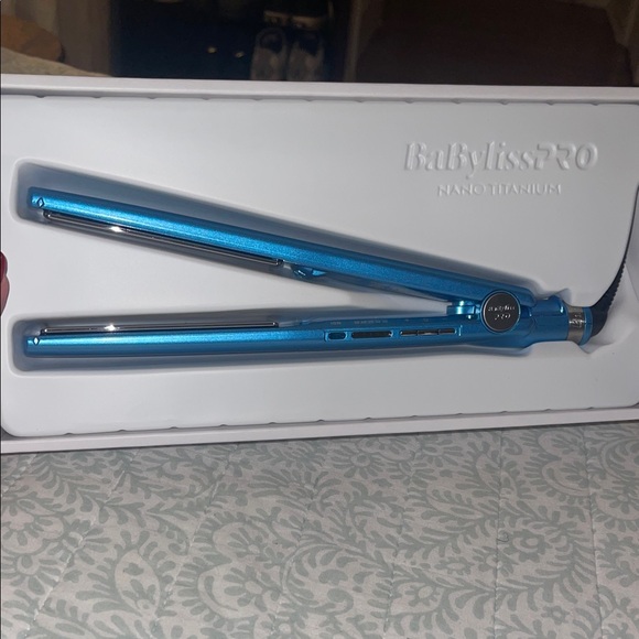 BaBylissPRO Nano Titanium Hair Straightener in Blue - Picture 3 of 3